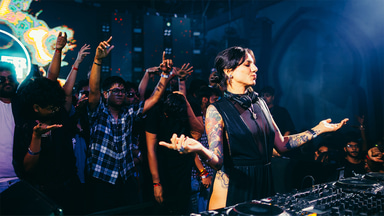 Photo of set Amanda Mussi.