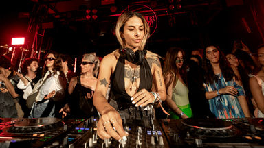 Photo of set Anushka.