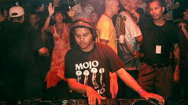 Photo of set Artificial.