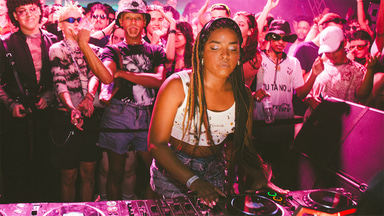 Photo of set Aya Ibeji.