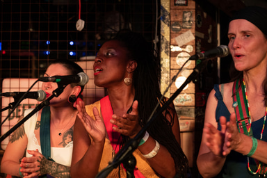 Photo of set Baque Luar.