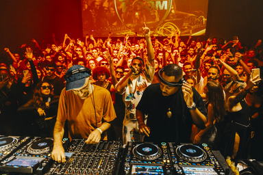 Photo of set DJ Satélite.