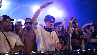 Photo of set Charlie Sparks.