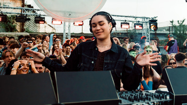 Photo of set Danielle.