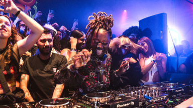 Photo of set Hanaby.