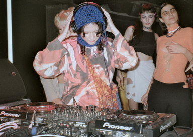 Photo of set Evita Manji.