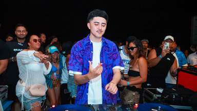 Photo of set DJ K-Swizz.