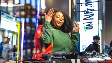 Photo of set Kilopatrah Jones.