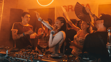 Photo of set Klandestina.