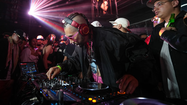 Photo of set DJ KRIZIZ.