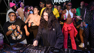 Photo of set Larinhx.