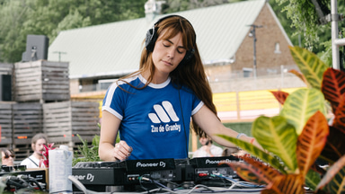 Photo of set Laurence Matte.