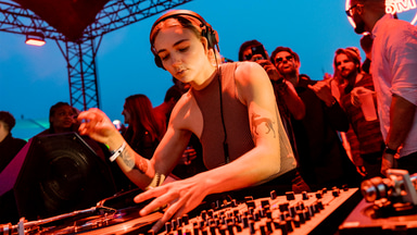 Photo of set Marie Montexier.