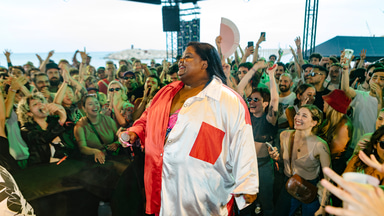 Photo of set MC Carol.