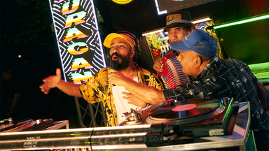 Photo of set Monosoniko.