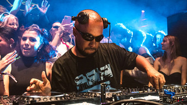 Photo of set Nico Adomako.