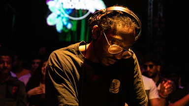 Photo of set Parris.