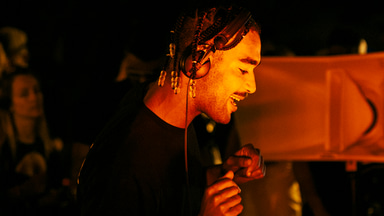 Photo of set Retromigration.