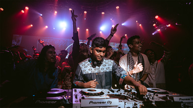 Photo of set Siaminium.