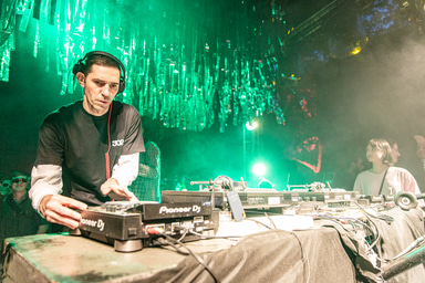 Photo of set Martyn.