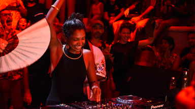 Photo of set Sunara.