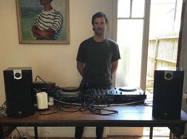 Photo of set Tom Ravenscroft.