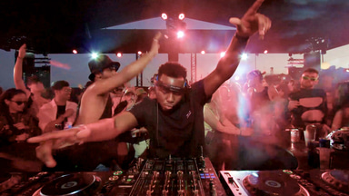 Photo of set Vanyfox.