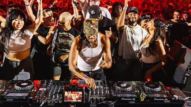 Photo of set Zack Fox.