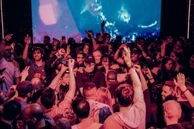 Photo of set Ryan Hemsworth.