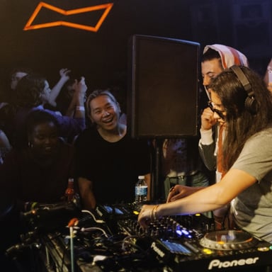 Photo of set Manara.