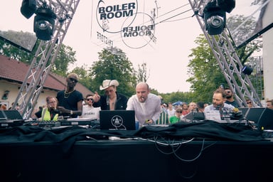 Photo of set Paranoid London.