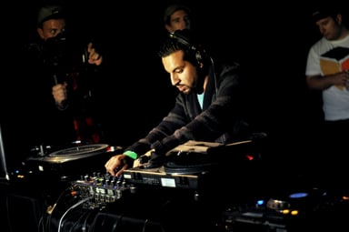 Photo of set V.I.V.E.K.