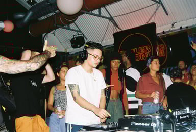 Photo of set El Tuma.