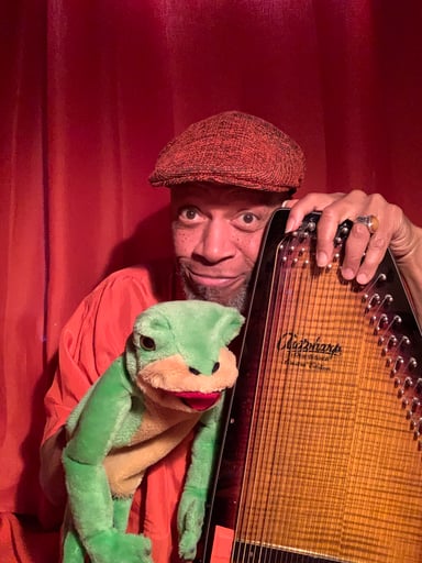Photo of set Laraaji.