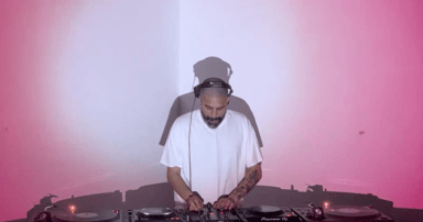 Photo of set DJ TEETH.