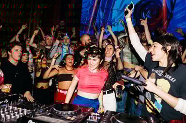 Photo of set Brava.