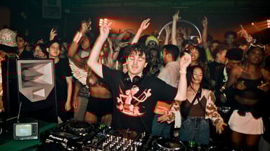 Photo of set Adam Kraft.
