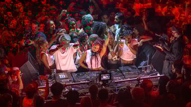 Photo of set DJ Starrza.