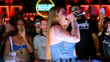 Photo of set MC Marcelly.