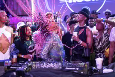Photo of set Ms Party.