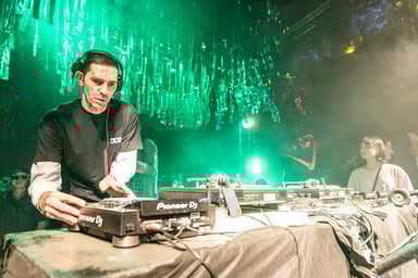 Photo of set Martyn.