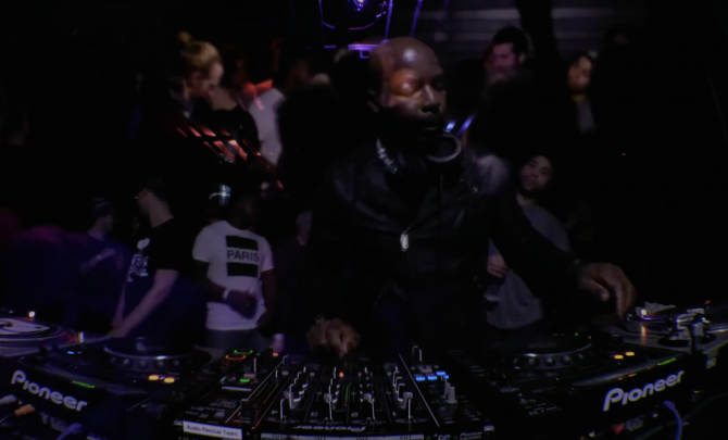 Photo of set Blake Baxter.