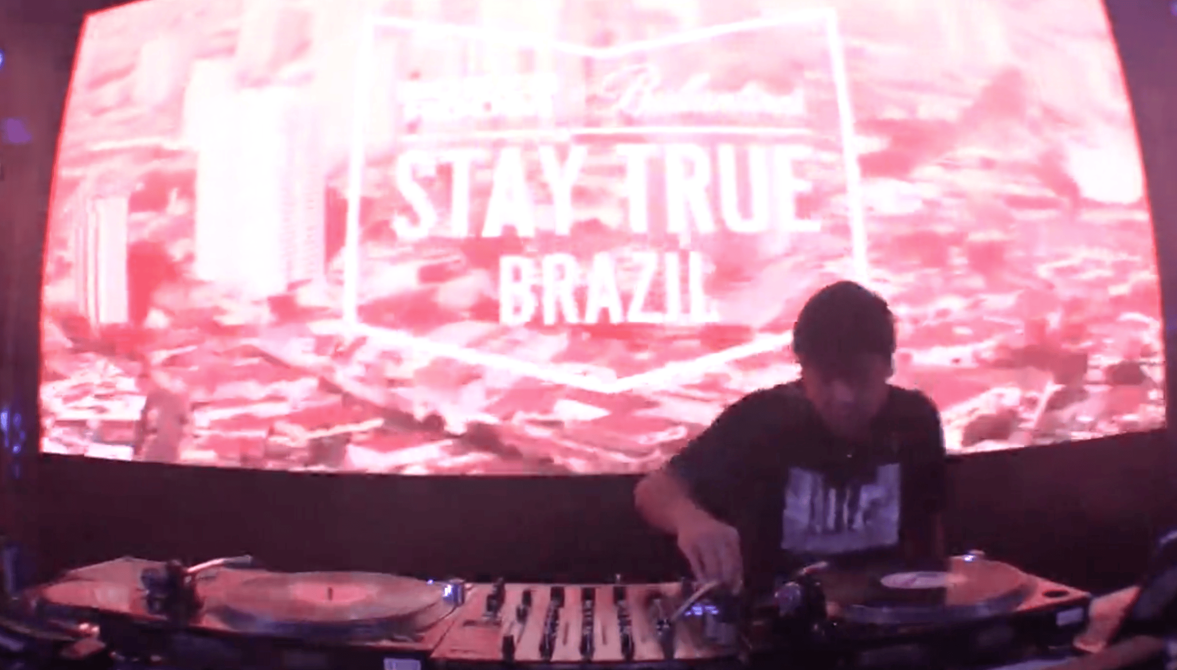 Photo of set DJ Tahira.