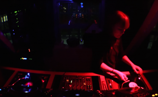 Photo of set Emma Valtonen.