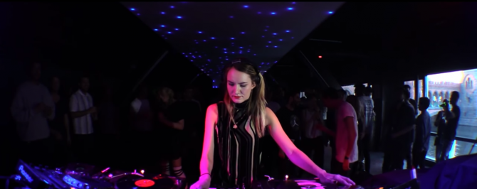 Photo of set Illesnoise.