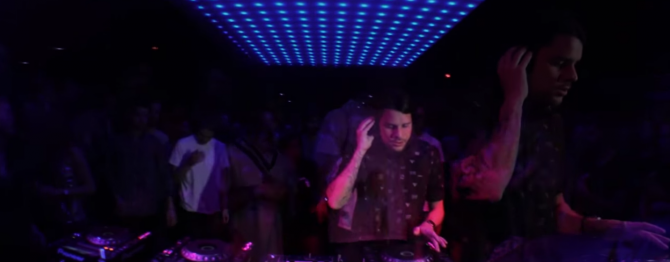 Photo of set Niko Schwind.