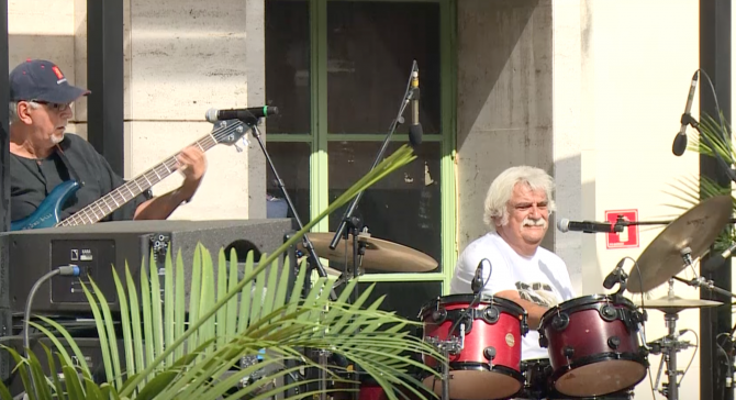 Photo of set Azymuth.