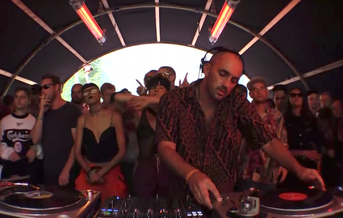 Photo of set Deniro.