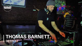 Photo of set Thomas Barnett.