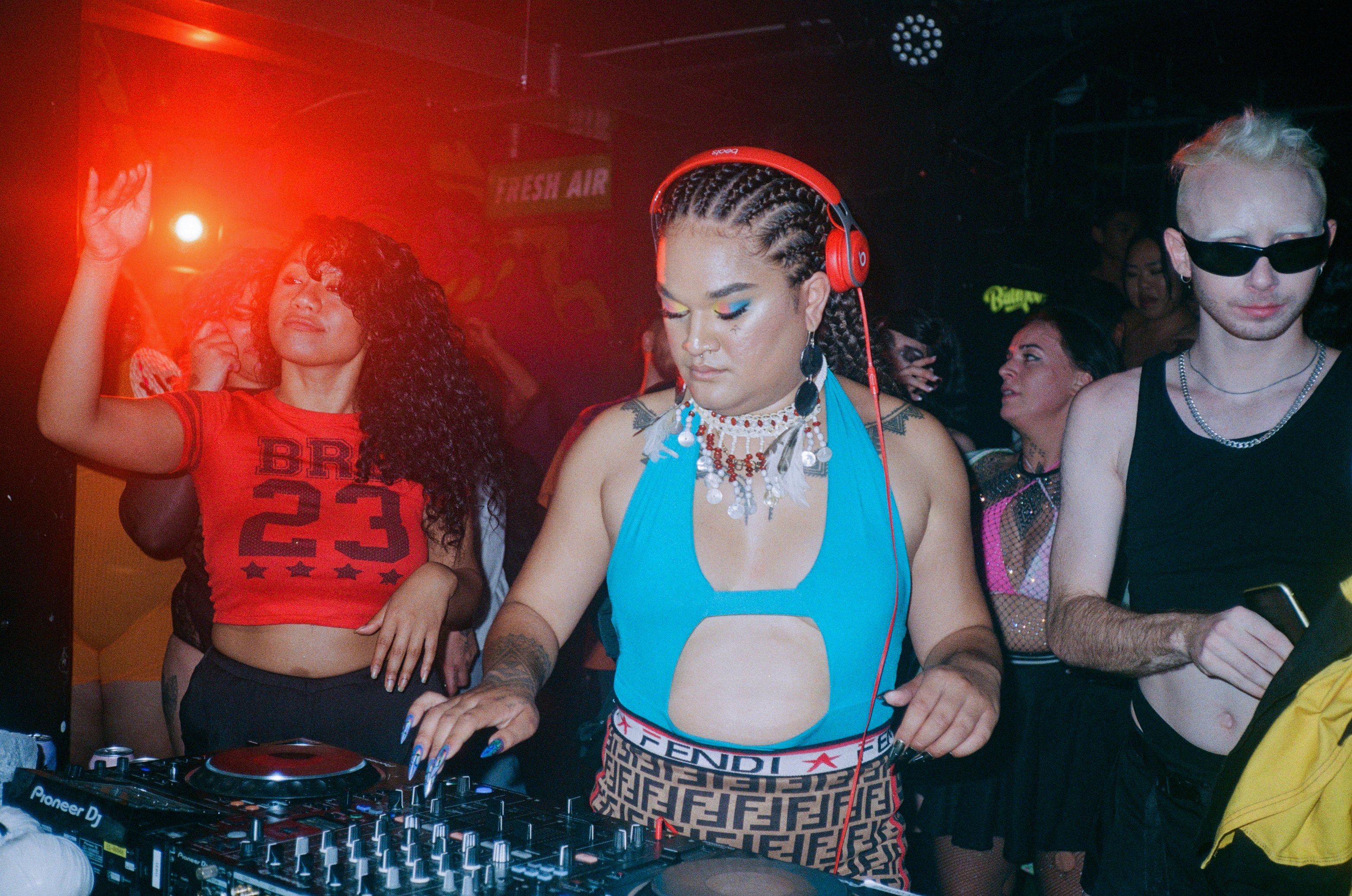 Photo of set Lady Shaka.